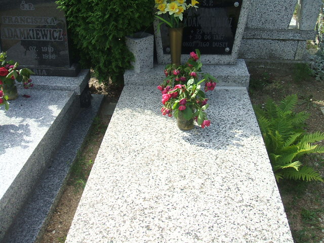 Grób Jan Adamkiewicz